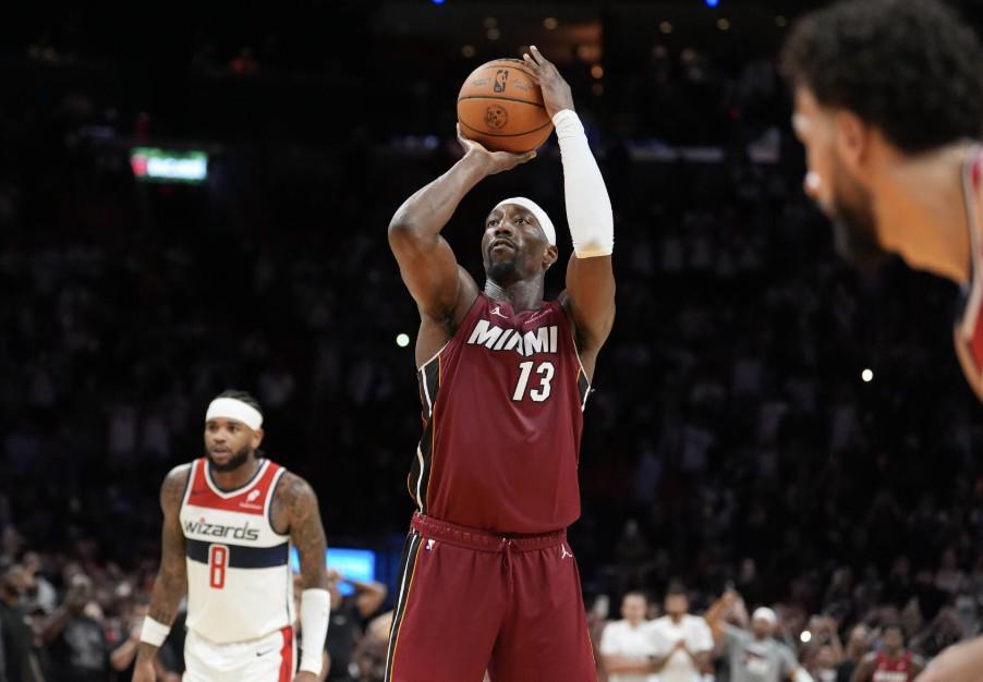 华体会真人网址-韦德:我见证了阿德巴约一步步成长,看着他拿83分我感慨万千